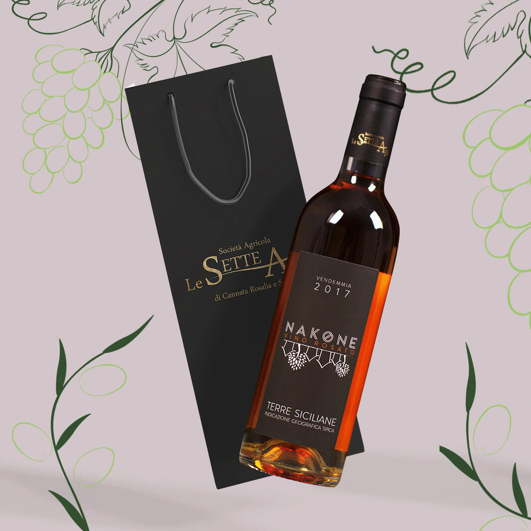 Etichetta Nakone Progetto per vino Terre Siciliane. Il naming richiama una città sotterranea, rappresentata con illustrazione upside-down. Un’etichetta dal forte impatto visivo e narrativo.